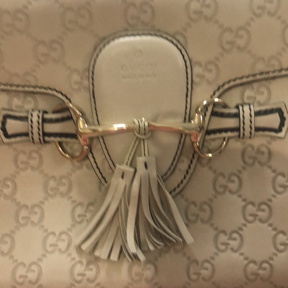 Ivory Gucci authentic bag. NWOT. This is the latest Gucci trending bag. - Picture 3 of 14